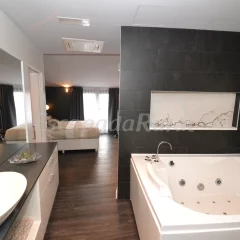 Apartamentos Rojo y Naranja