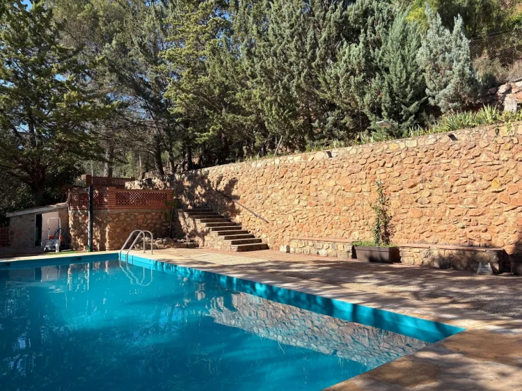 Imagen de Terraza con piscina