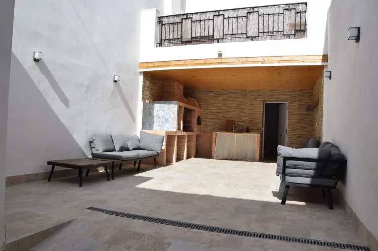 Imagen de Patio central y zona de barbacoa