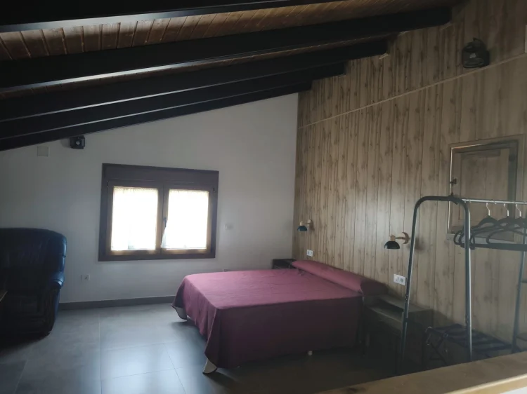 Imagen de Habitación abuhardillada ,cama de 150, baño en la habitación