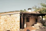 Exterior casa de piedra
