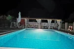 piscina de noche