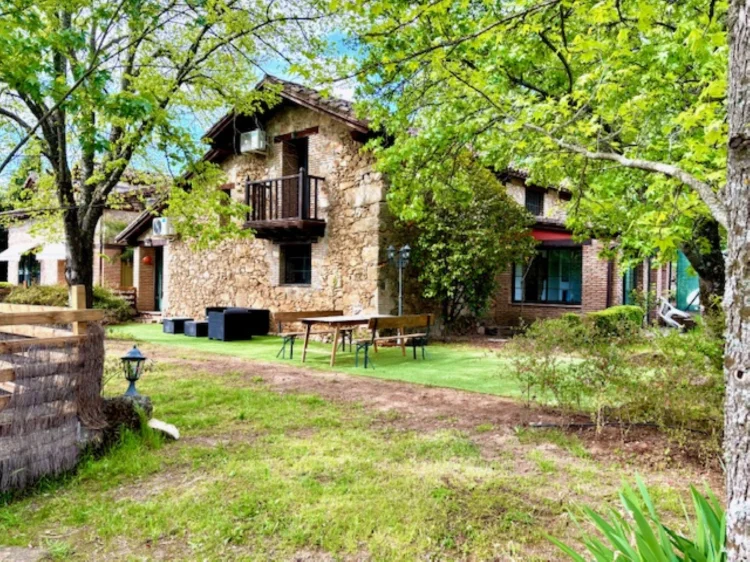 Imagen de El Refugio y su amplio jardin 