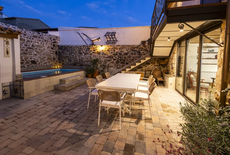 Imagen de Patio con peque&ntilde;a piscina