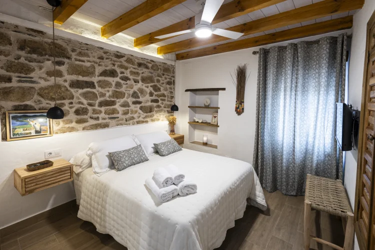 Imagen de 
Habitaci&oacute;n con cama de 150cm