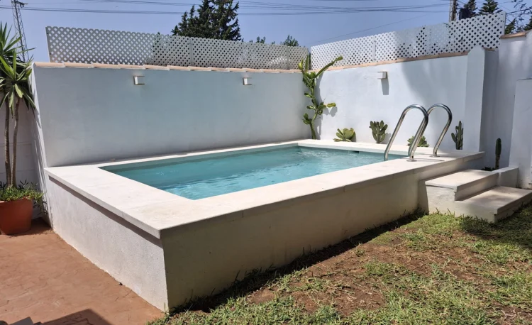 Imagen de Piscina de 2x4, 1,10 profundidad, de agua salada