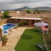 Patio, piscina y zona infantil