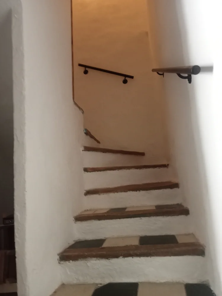 Imagen de Escalera sabida arriba