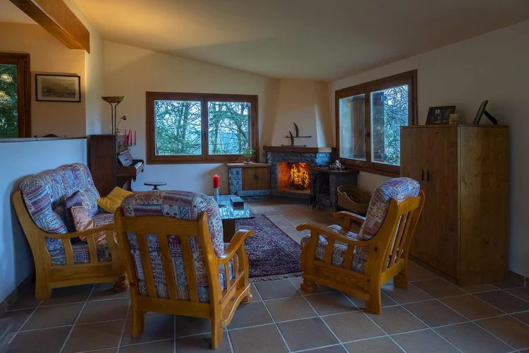 Imagen de Sala de estar con chimenea