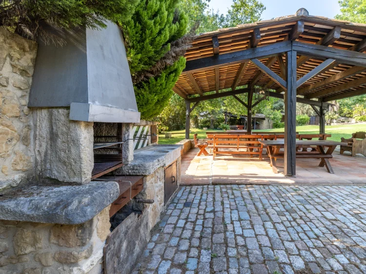 Imagen de Dos zonas de barbacoa, sauna, gimnasio, ping pong y billar.