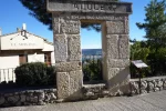 Entrada casco urbano. Letrero antigua estación ferrocarril de Alocén