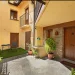 Entrada y patio principal al apartamento ORDISO desde Casa Rural Silverio en Torla-Ordesa 