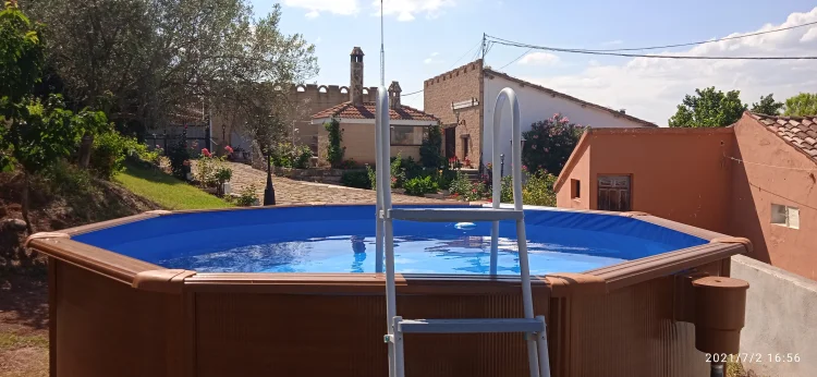Imagen de Piscina en jardín