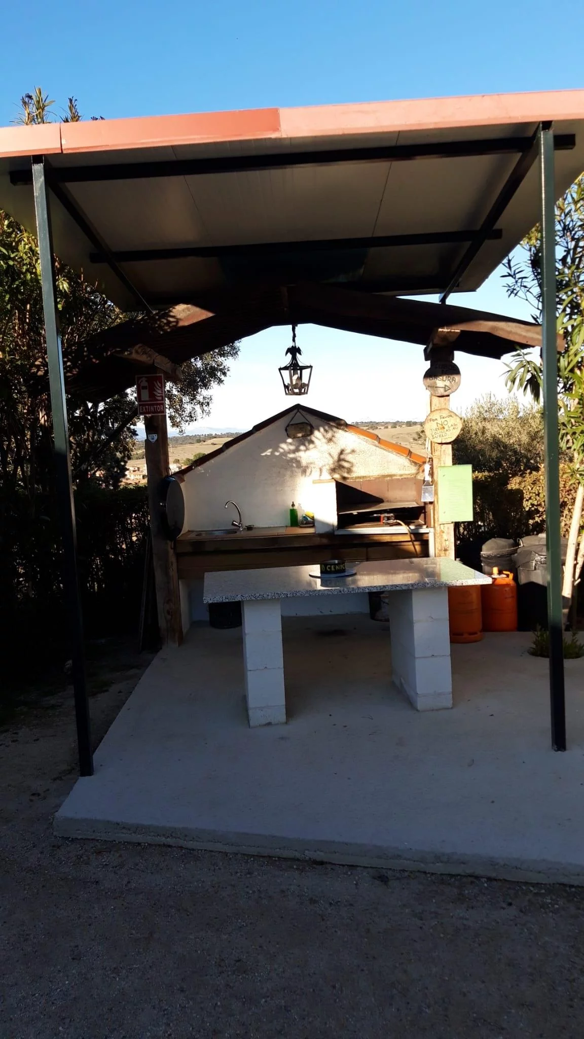 Imagen de nuevo porche barbacoa