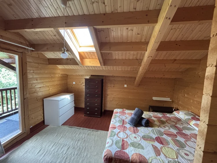 Imagen de Habitaci&oacute;n principal con cama de matrimonio