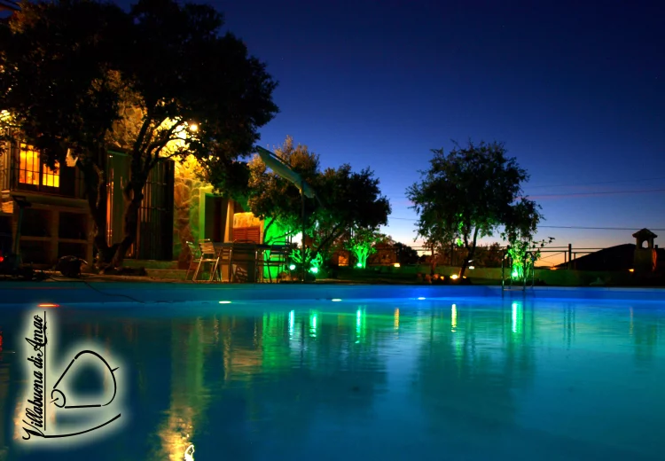 Imagen de Fachada y exterior iluminados