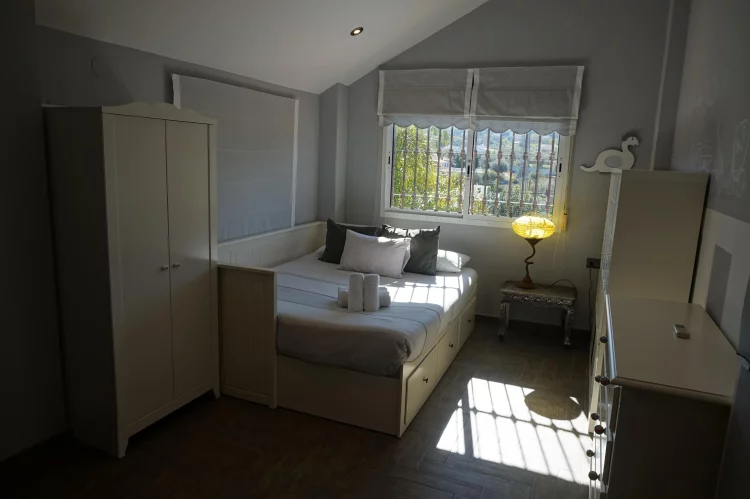 Imagen de Dormitorio 2 :cama matrimonio y 3 camas individuales.