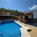 Piscina porche  trasero con barbacoa 