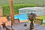 Jardín y Piscina