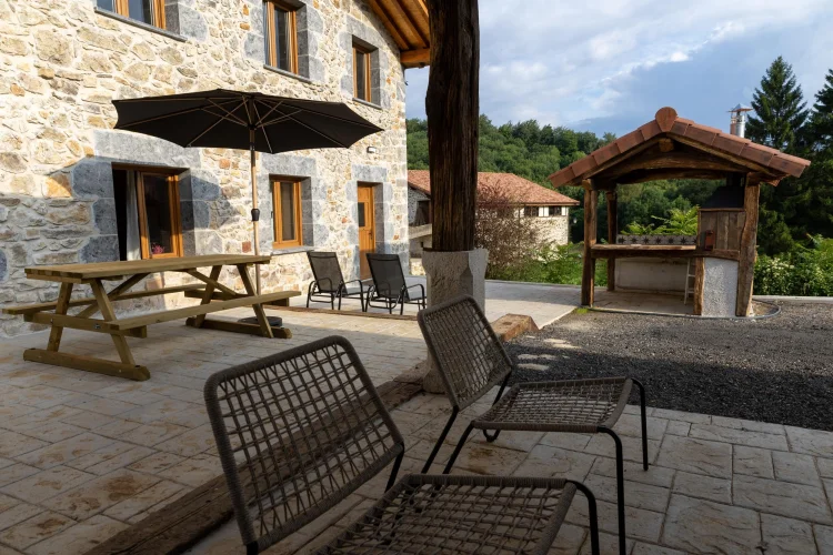 Imagen de Terraza, chillout, aparcamiento, barbacoa, saltador y huerta