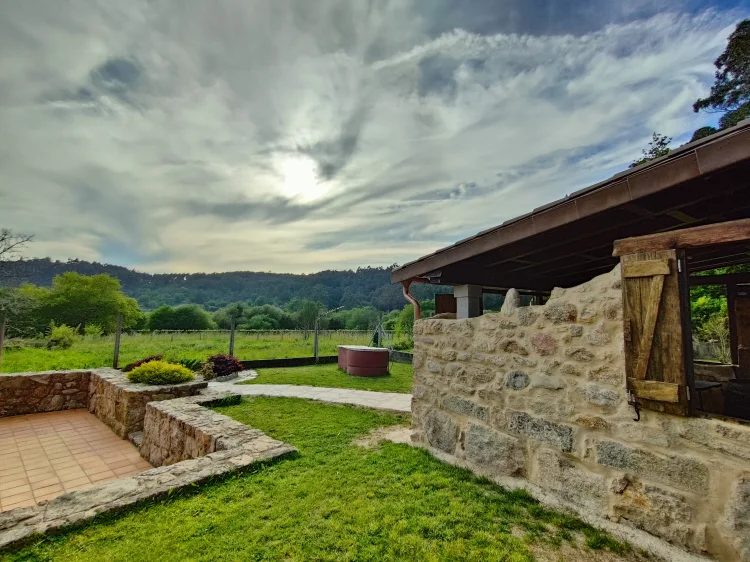 Imagen de Terraza y jardín con vistas
