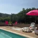 Disfruta de la tranquilidad de tu piscina privada.