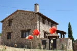 Fachada lateral de la casa rural El Alcarcel.