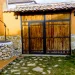 Acceso al patio