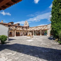 La Cerca Entre Hoces