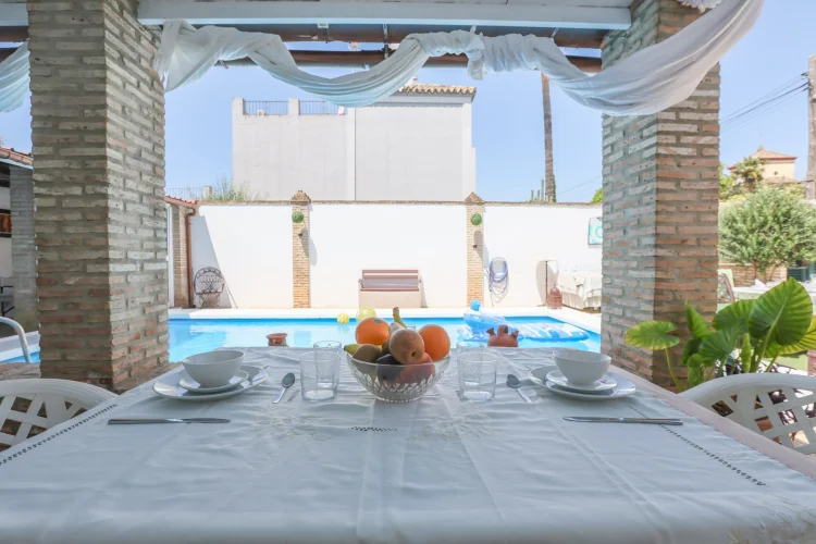 Imagen de Piscina desayunando