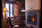 Salón con chimenea