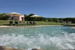 "Últimas fechas disponibles-Casa rural exclusiva para grupos con piscina privada y jacuzzi en un entorno idílico"